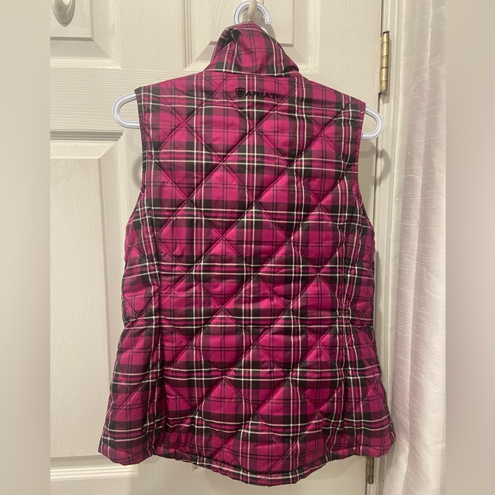 Ariat Women’s Lightweight Equestrian Plaid Puffer Vest Size M Fuchsia & Black - Picture 6 of 11